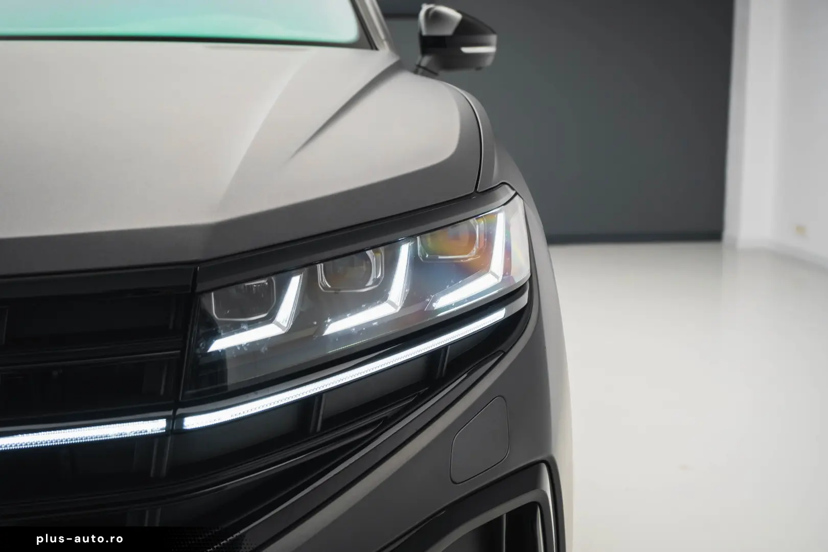 Volkswagen Touareg R-LINE 3.0 I V6 TDI