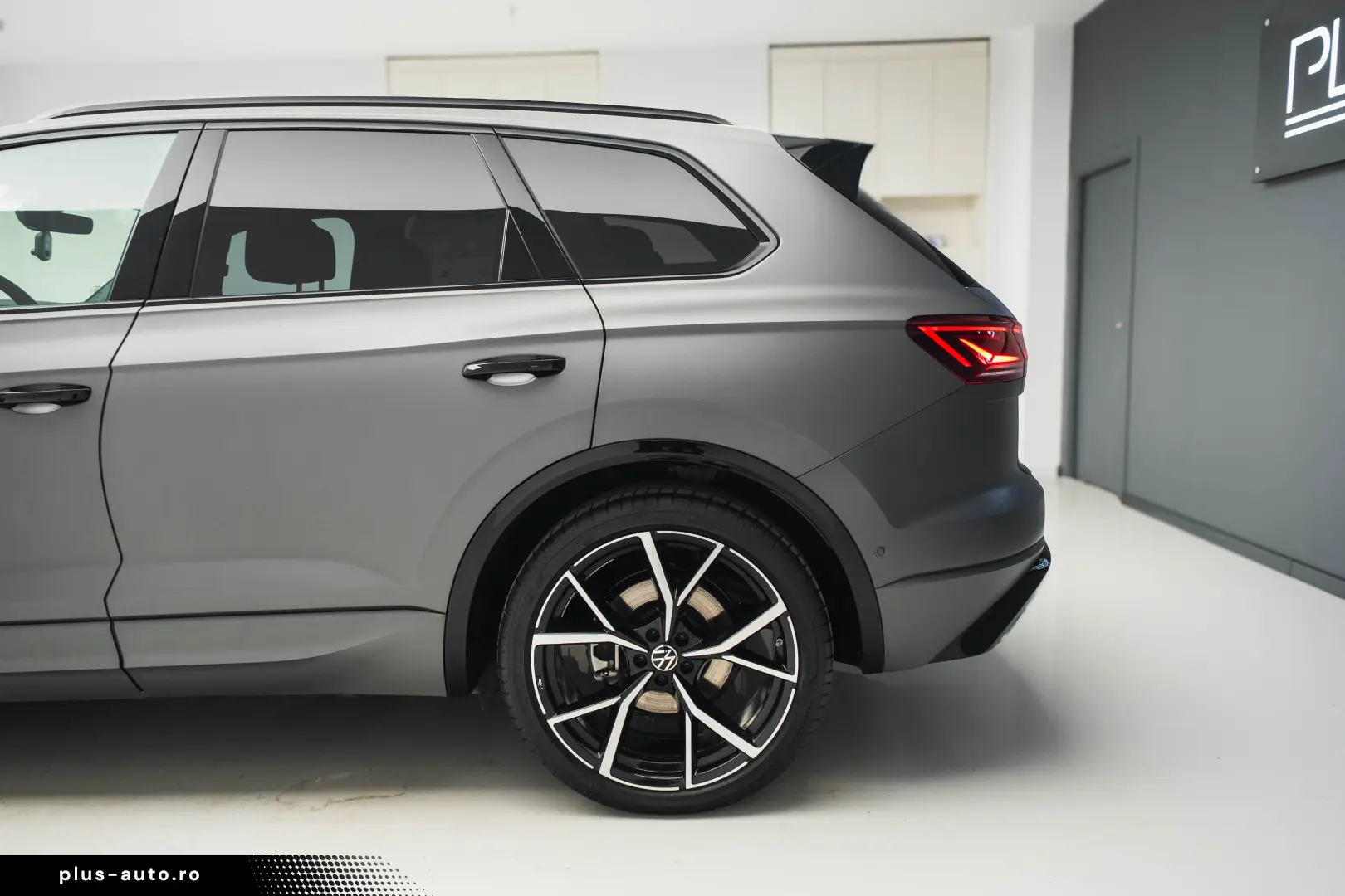 Volkswagen Touareg R-LINE 3.0 I V6 TDI