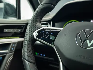 Volkswagen Touareg R-LINE 3.0 I V6 TDI