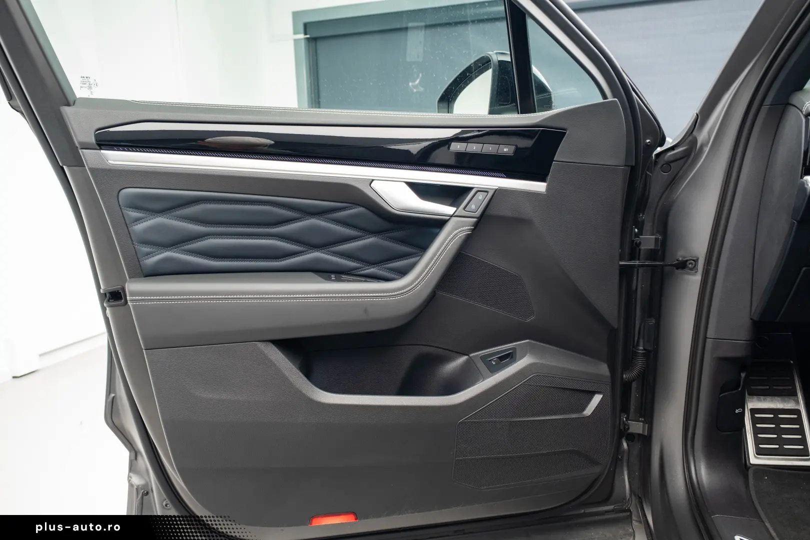 Volkswagen Touareg R-LINE 3.0 I V6 TDI