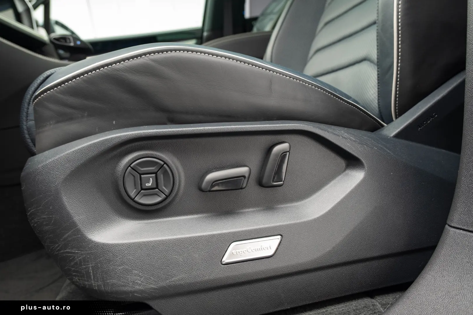 Volkswagen Touareg R-LINE 3.0 I V6 TDI