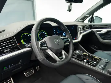 Volkswagen Touareg R-LINE 3.0 I V6 TDI