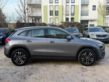 MERCEDES-BENZ GLA180d Aut Widescreen LED Navi Kamera 1 Hand