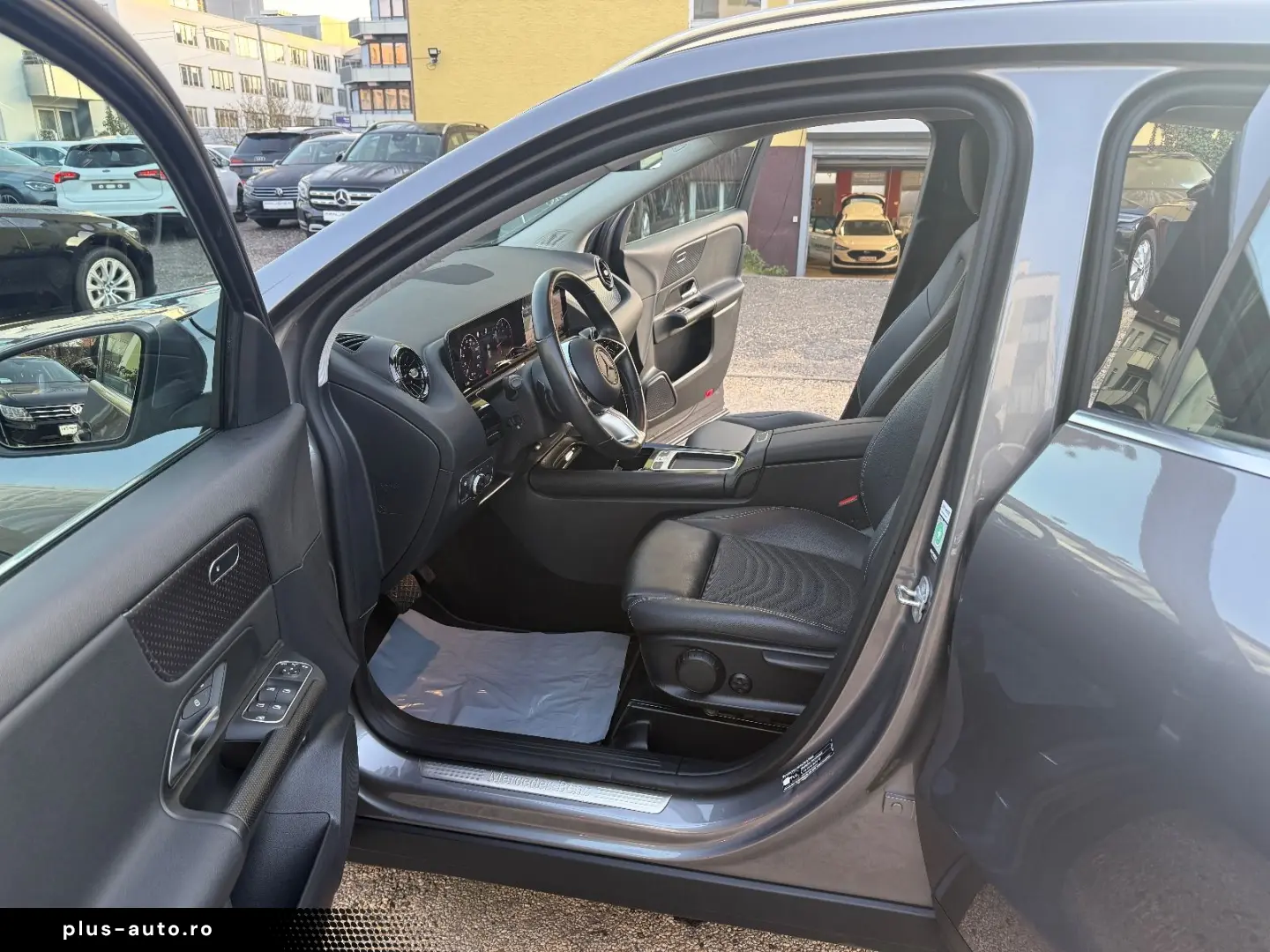 MERCEDES-BENZ GLA180d Aut Widescreen LED Navi Kamera 1 Hand