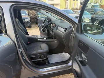 MERCEDES-BENZ GLA180d Aut Widescreen LED Navi Kamera 1 Hand