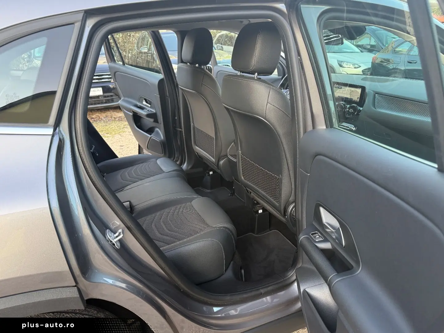 MERCEDES-BENZ GLA180d Aut Widescreen LED Navi Kamera 1 Hand