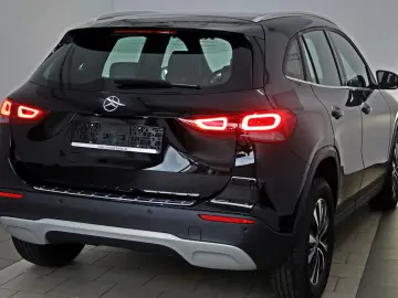 MERCEDES-BENZ GLA 200 d  Style T.Leder Navi LED SH K&hellip;