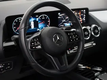 MERCEDES-BENZ GLA 200 d  Style T.Leder Navi LED SH K&hellip;