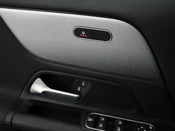 MERCEDES-BENZ GLA 200 d  Style T.Leder Navi LED SH K&hellip;