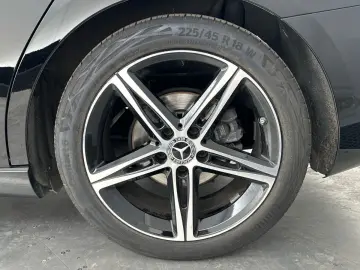 MERCEDES-BENZ A200 d Lim 8G-DCT Progressive Widescreen