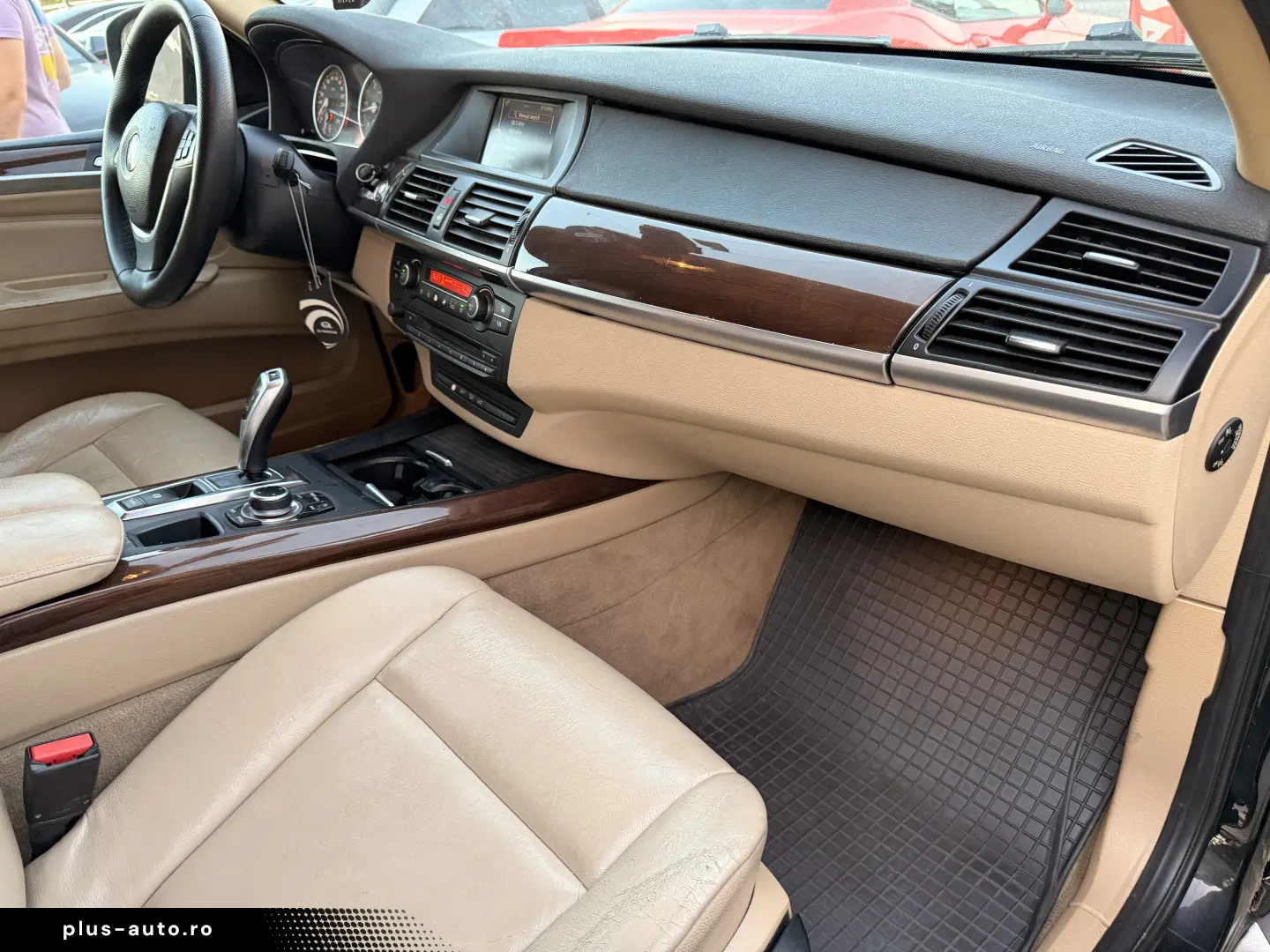 6500e avans 5500e în rate direct la parc