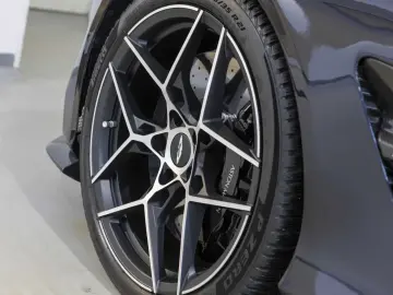 ASTON MARTIN V12 Vanquish