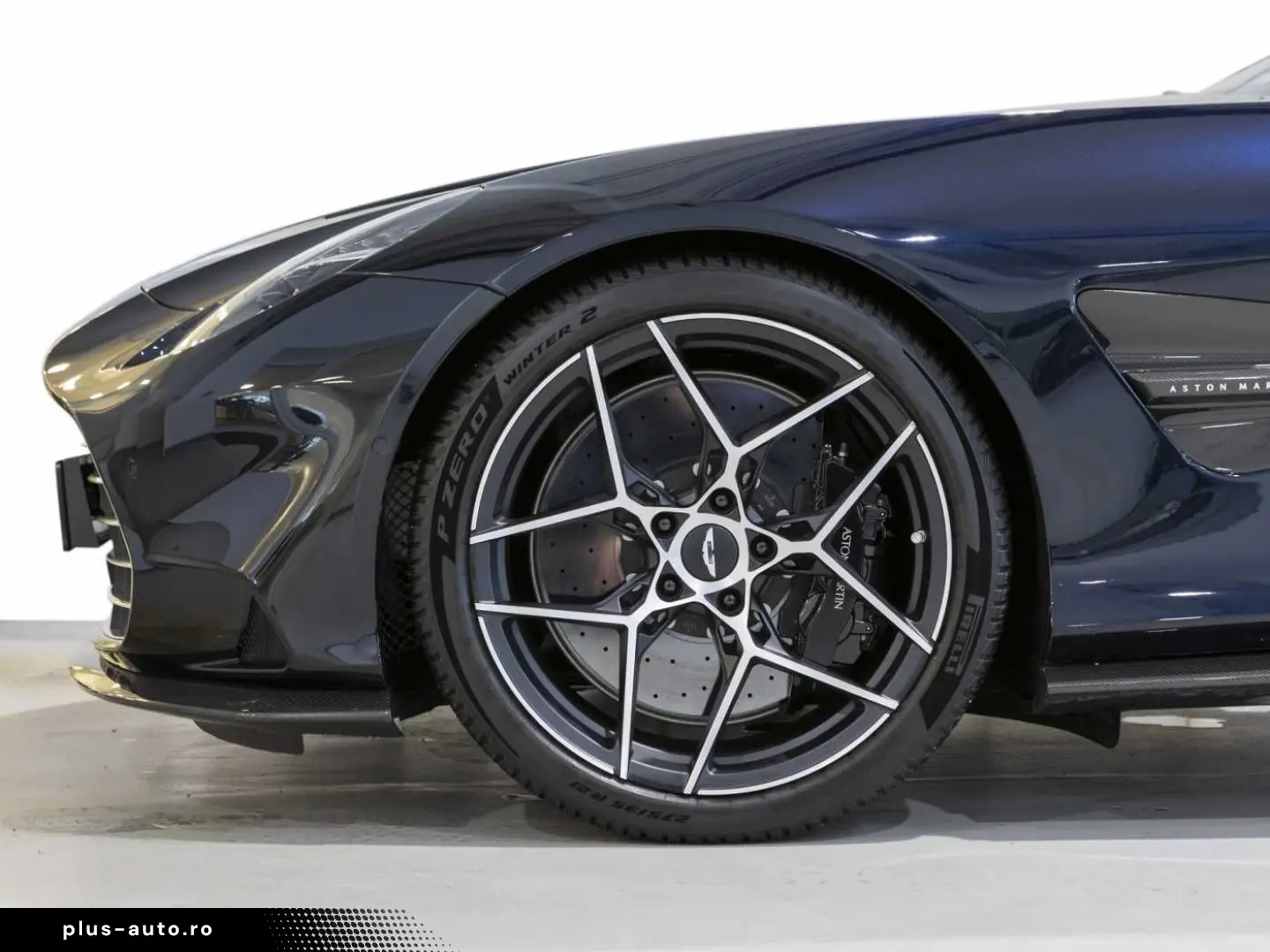 ASTON MARTIN V12 Vanquish