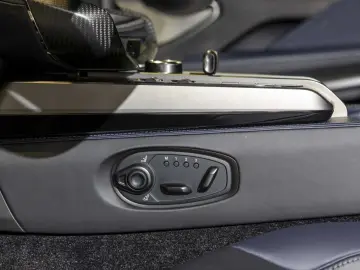 ASTON MARTIN V12 Vanquish