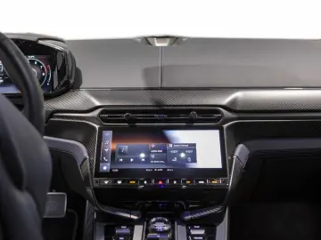 ASTON MARTIN V12 Vanquish