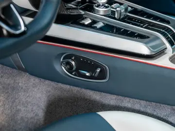 ASTON MARTIN Vanquish   Full Spec   Full Carbon Exterior