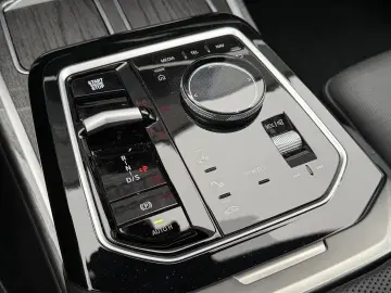 BMW 740 7-serie 740d xDrive M-Sport   360  kamera