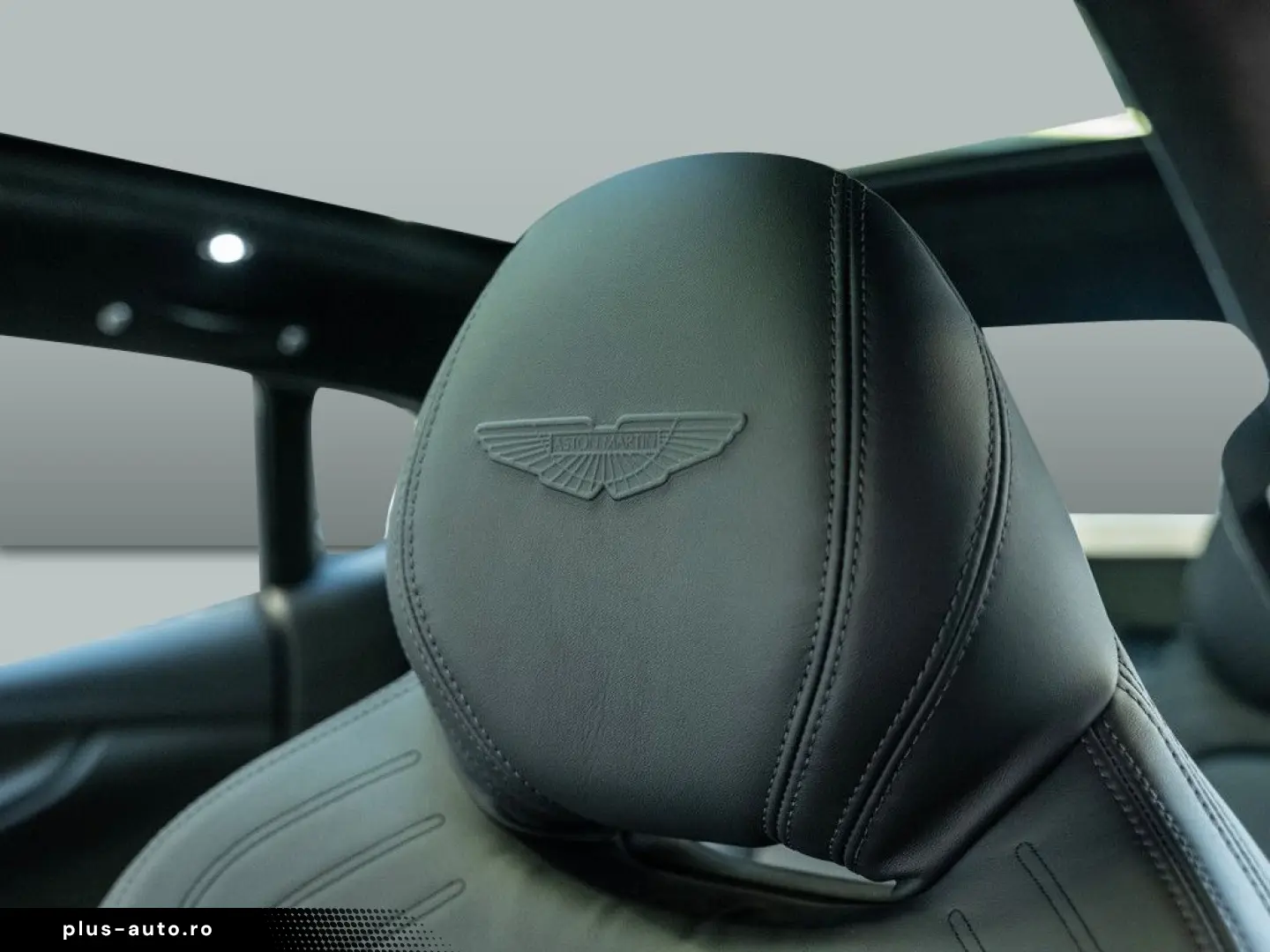 ASTON MARTIN DBX Jet Black