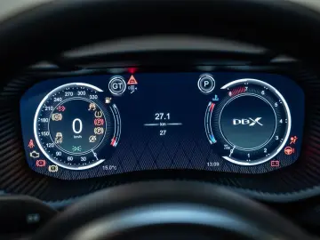 ASTON MARTIN DBX Jet Black