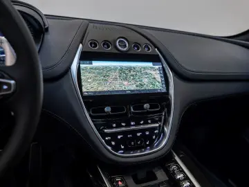 ASTON MARTIN DBX Jet Black