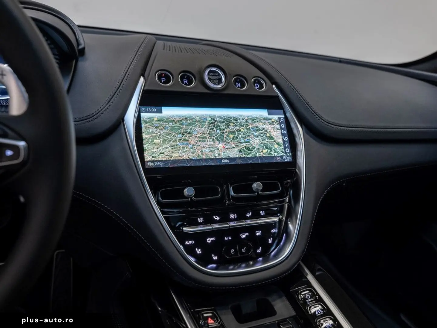 ASTON MARTIN DBX Jet Black