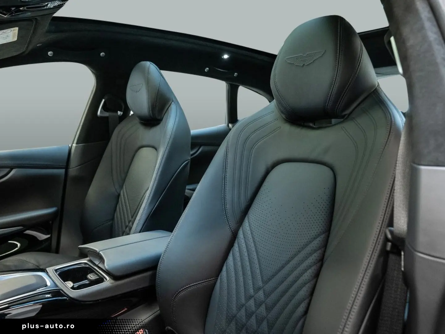 ASTON MARTIN DBX Jet Black