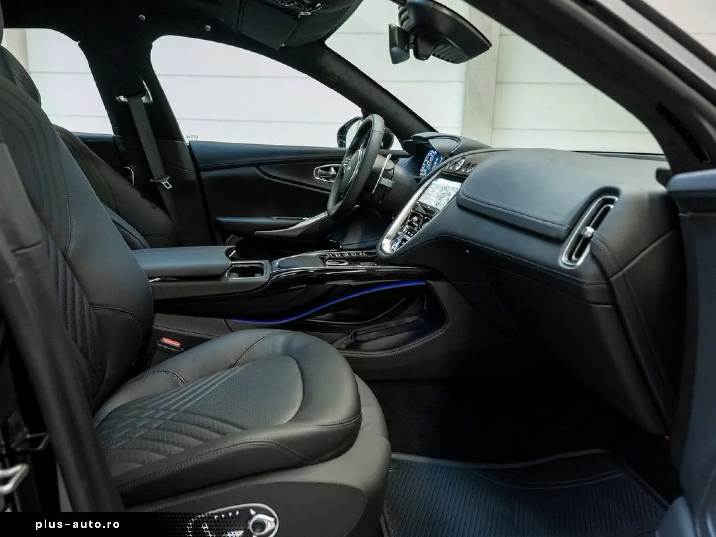 ASTON MARTIN DBX Jet Black