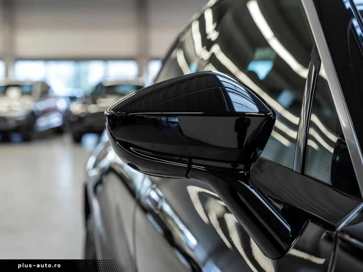 ASTON MARTIN DBX Jet Black