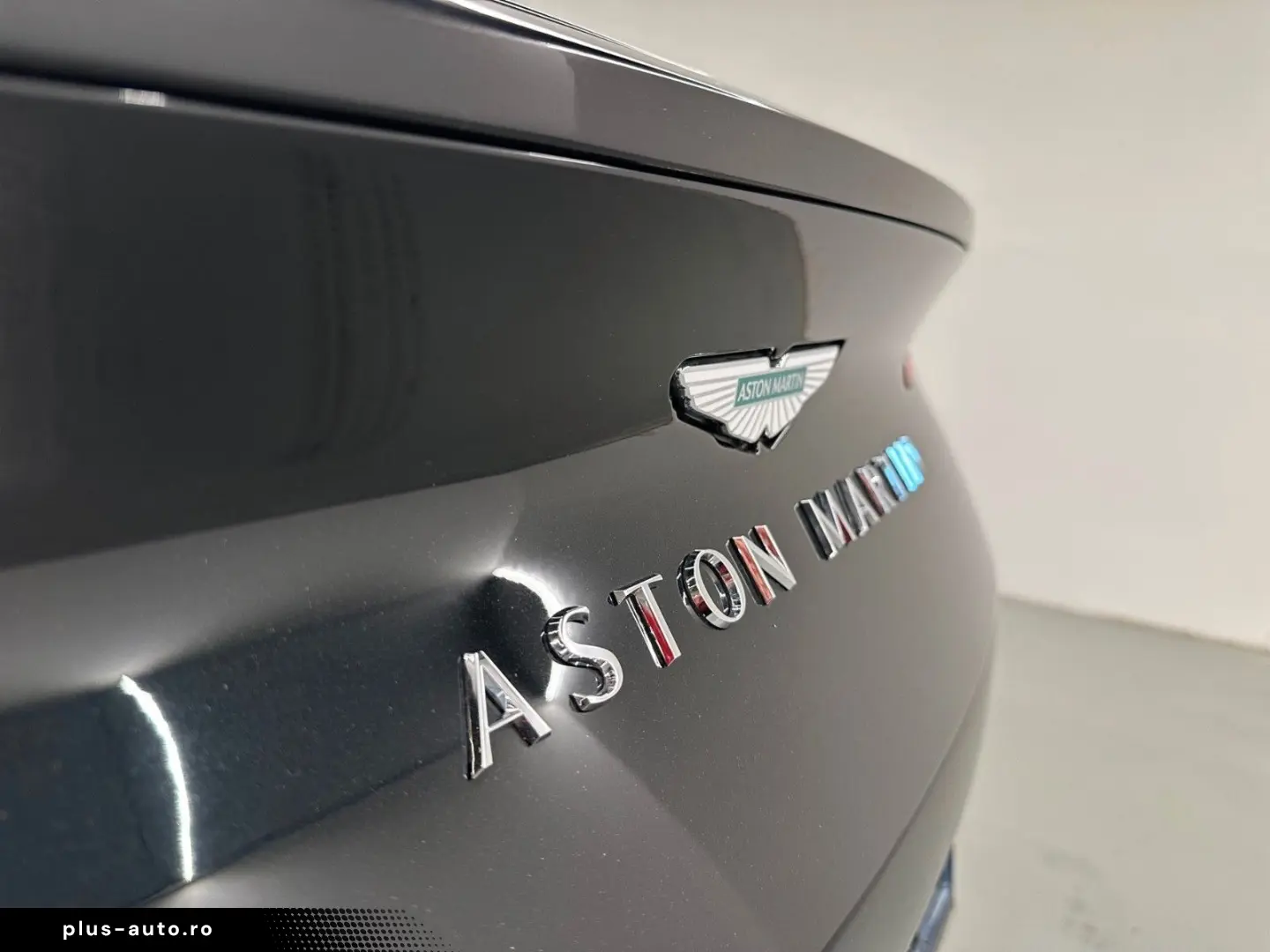 ASTON MARTIN DB12   Oberon Black   Inspire Sport