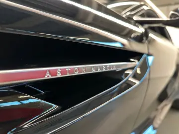 ASTON MARTIN DB12   Oberon Black   Inspire Sport