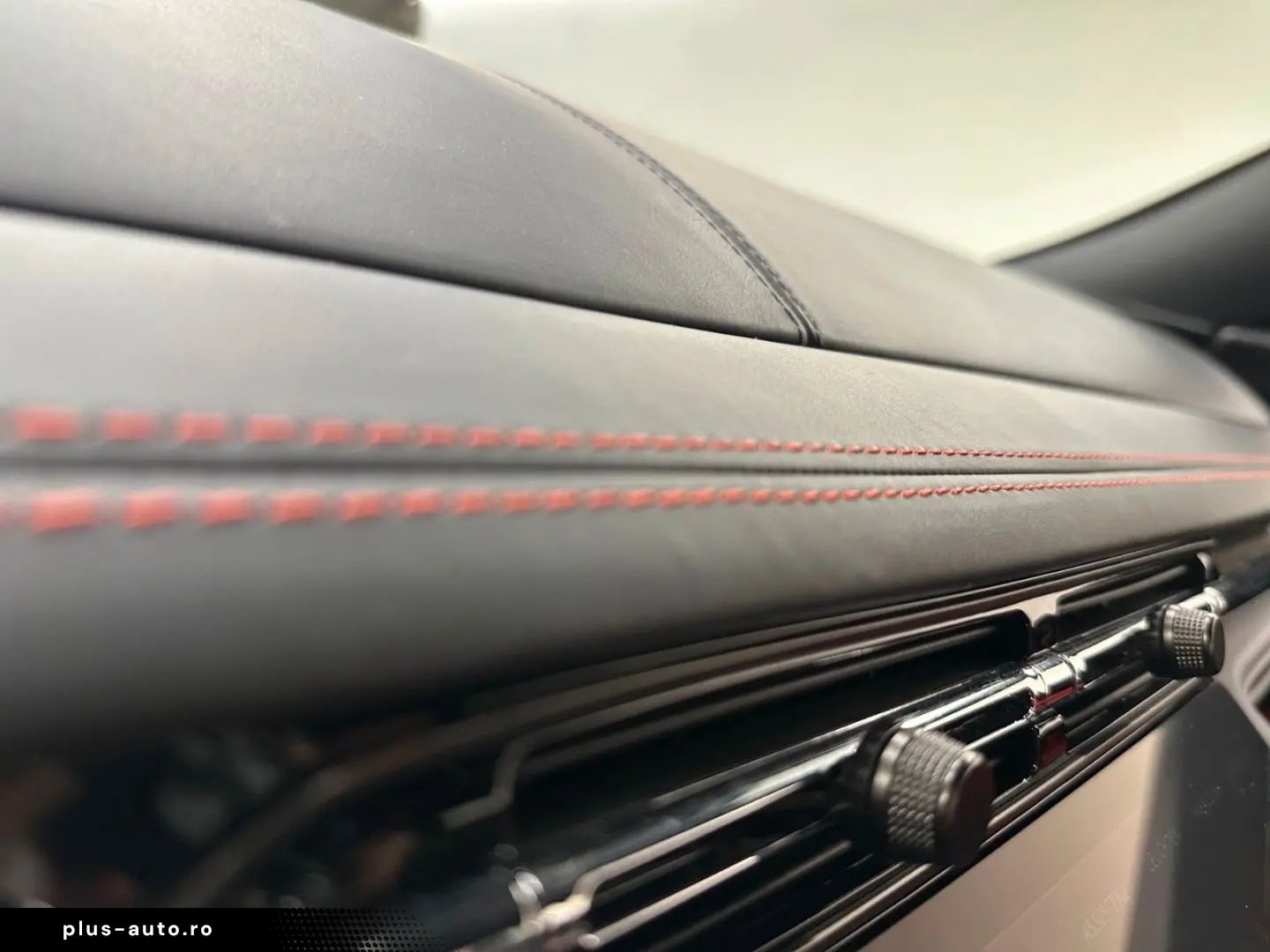 ASTON MARTIN DB12   Oberon Black   Inspire Sport