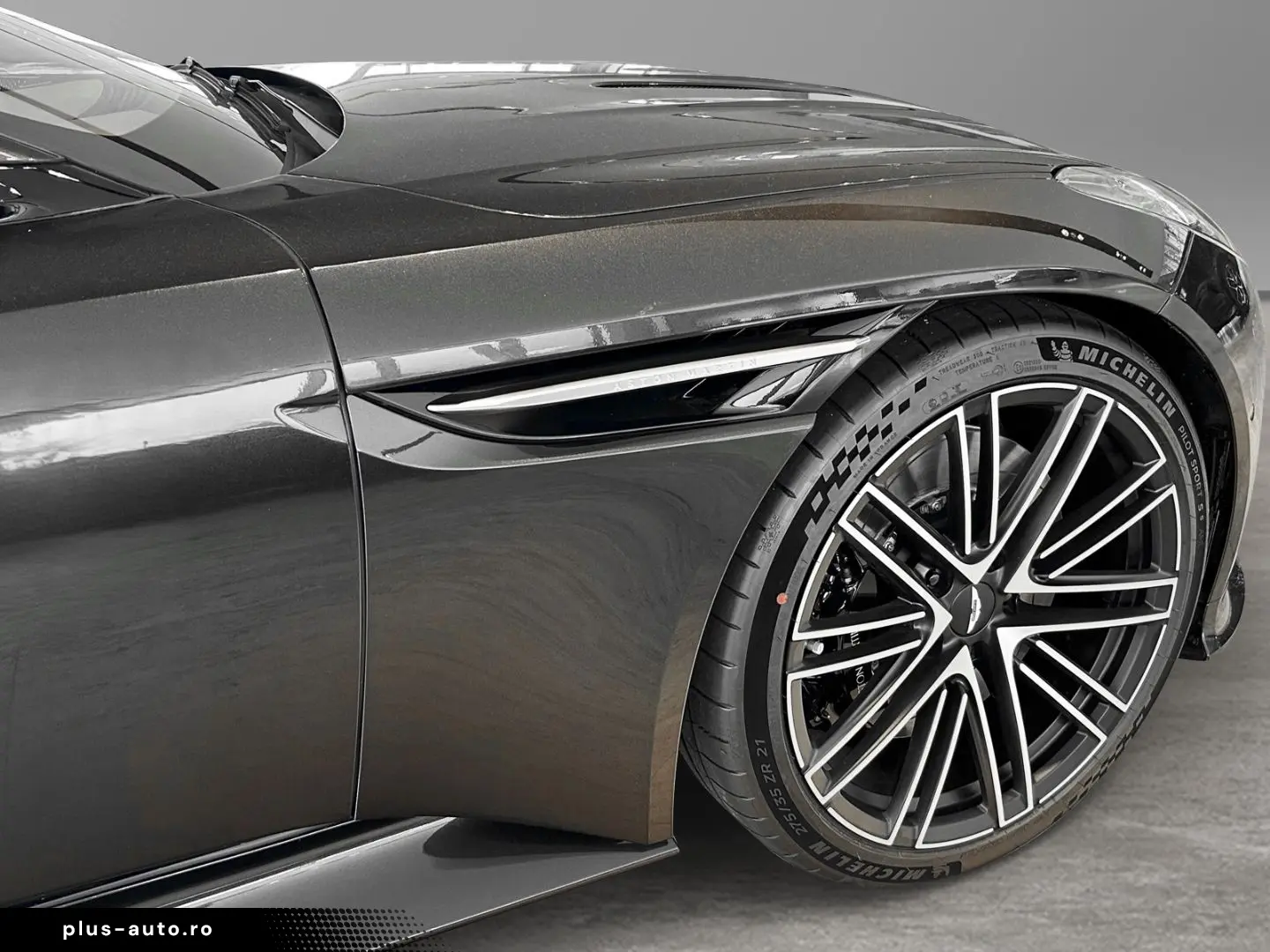 ASTON MARTIN DB12 Minotaur Green Oxford Tan Bowers & Wilkins