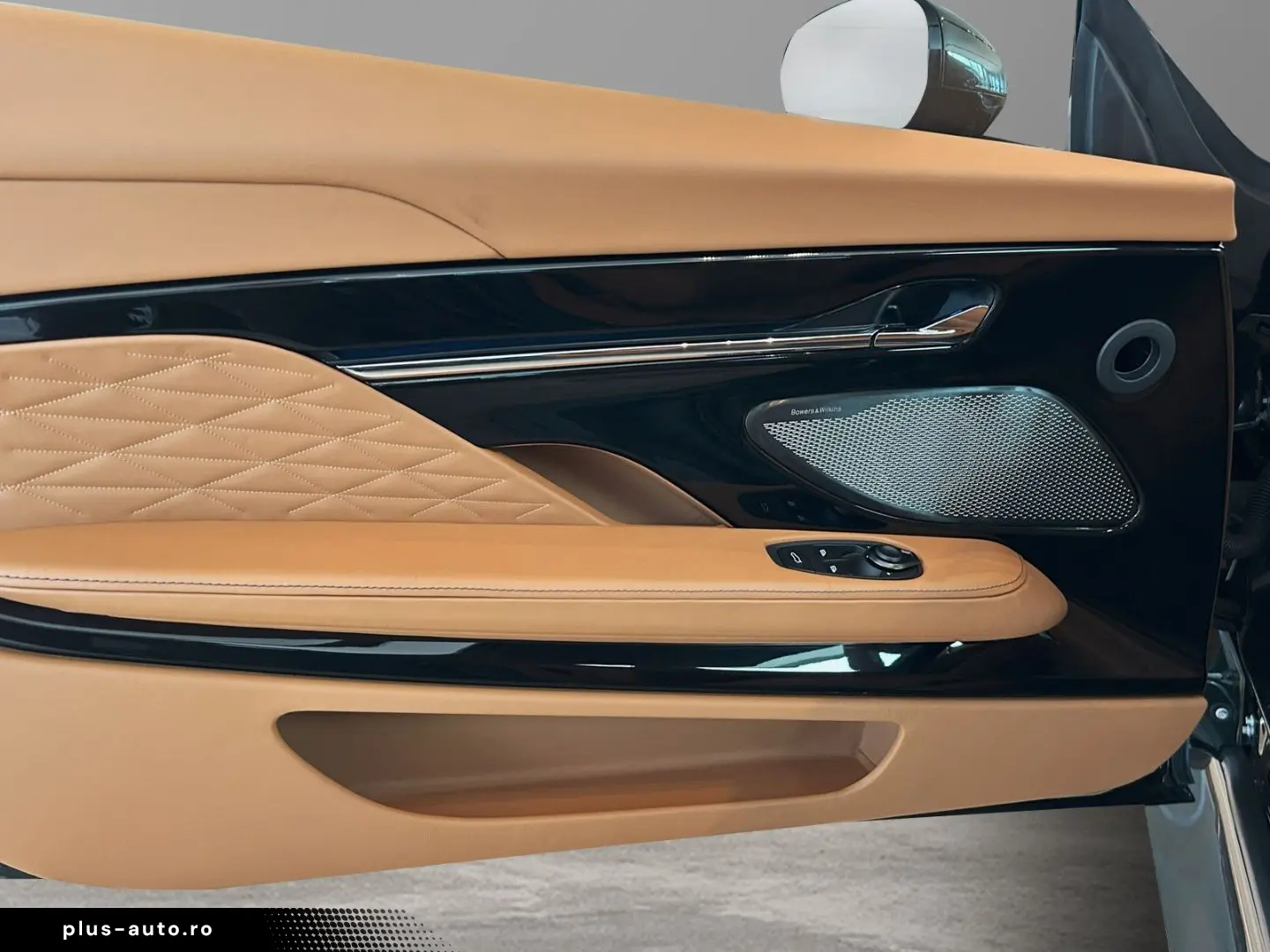 ASTON MARTIN DB12 Minotaur Green Oxford Tan Bowers & Wilkins