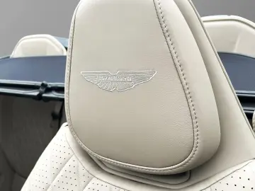 ASTON MARTIN DB12 Volante Carribean Blue Pearl Carbonbremse