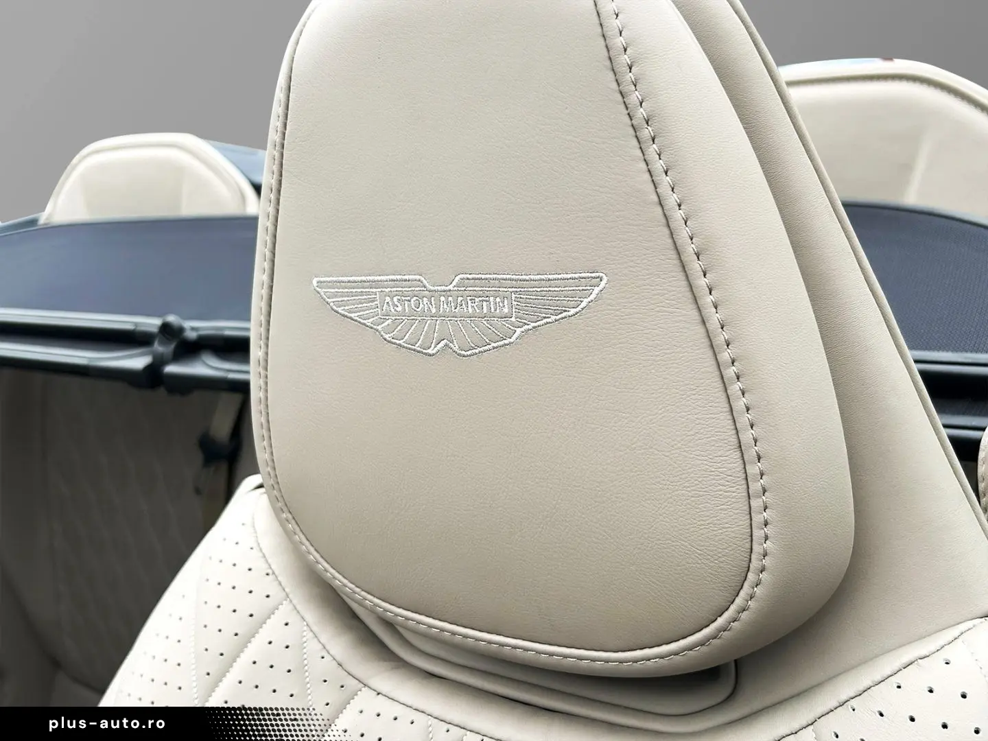 ASTON MARTIN DB12 Volante Carribean Blue Pearl Carbonbremse