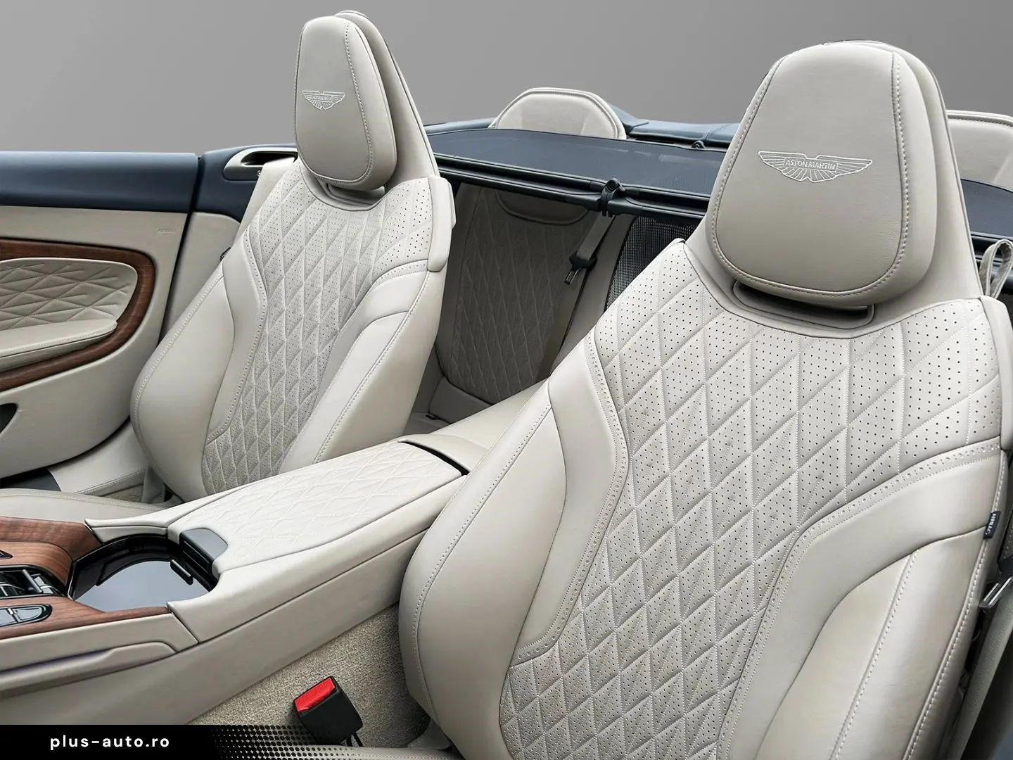 ASTON MARTIN DB12 Volante Carribean Blue Pearl Carbonbremse