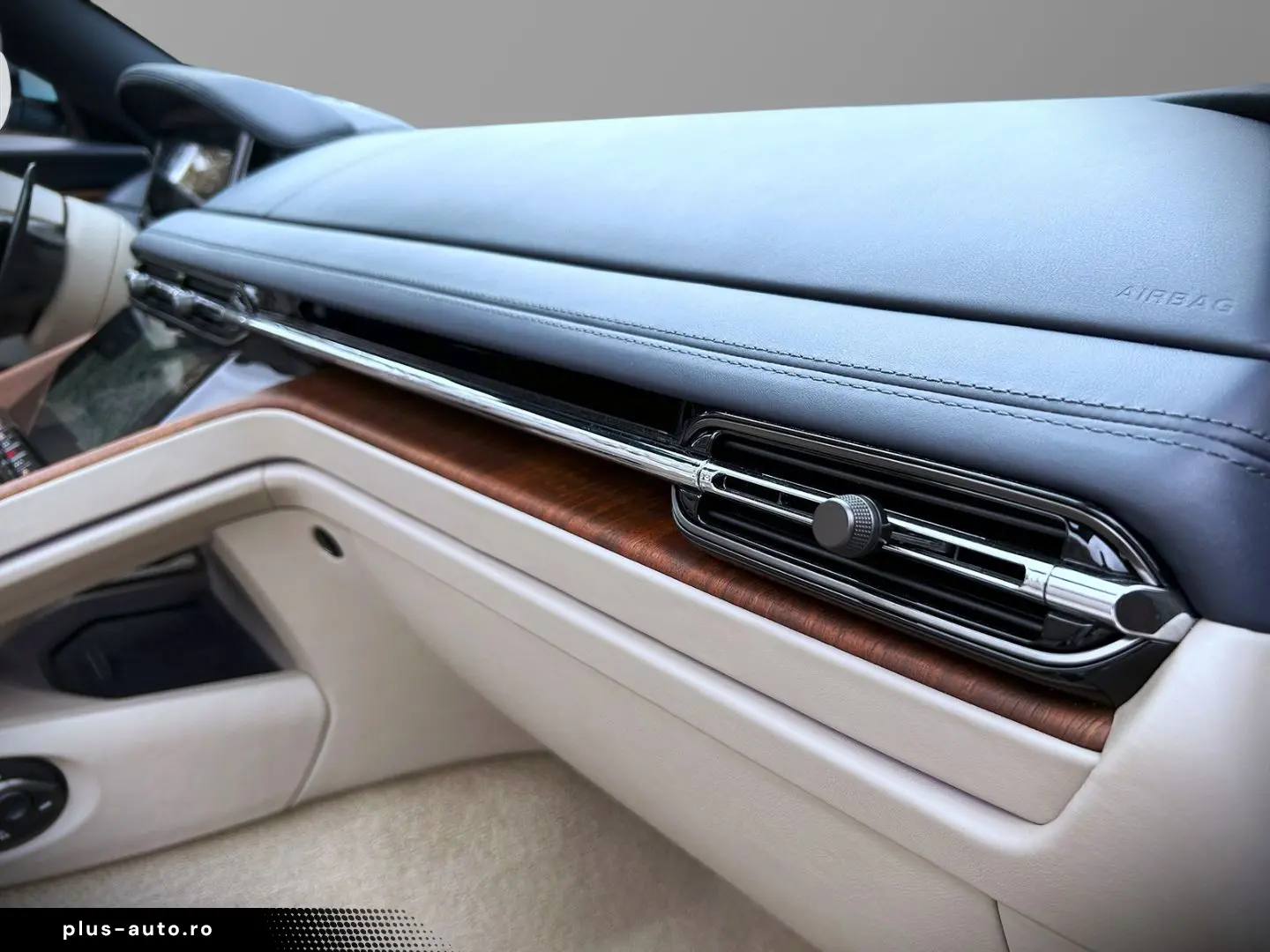 ASTON MARTIN DB12 Volante Carribean Blue Pearl Carbonbremse