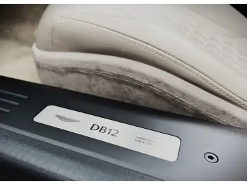 ASTON MARTIN DB12 Volante Carribean Blue Pearl Carbonbremse