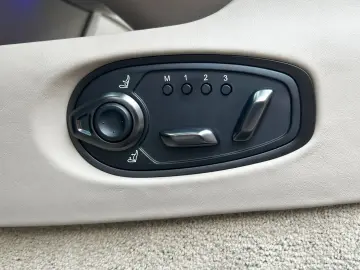 ASTON MARTIN DB12 Volante Carribean Blue Pearl Carbonbremse