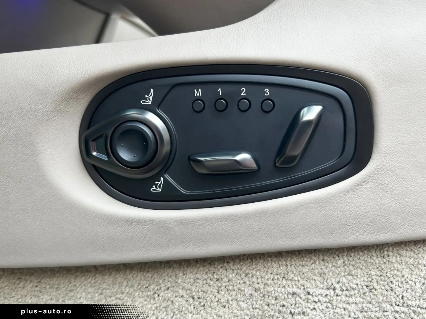 ASTON MARTIN DB12 Volante Carribean Blue Pearl Carbonbremse