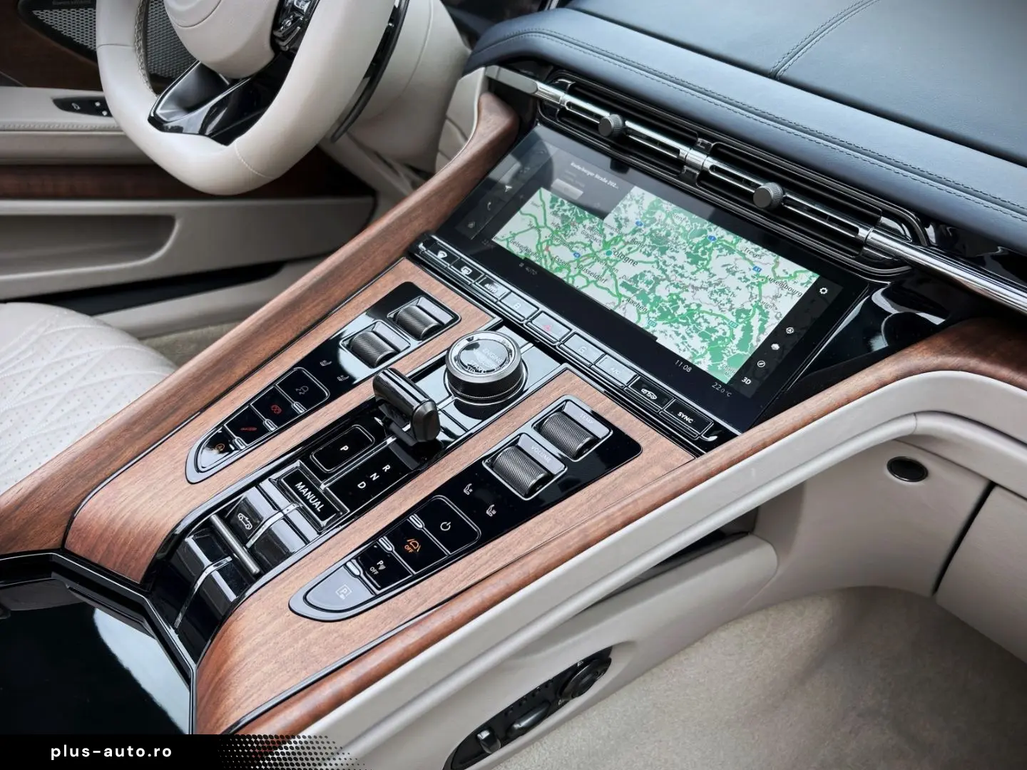 ASTON MARTIN DB12 Volante Carribean Blue Pearl Carbonbremse