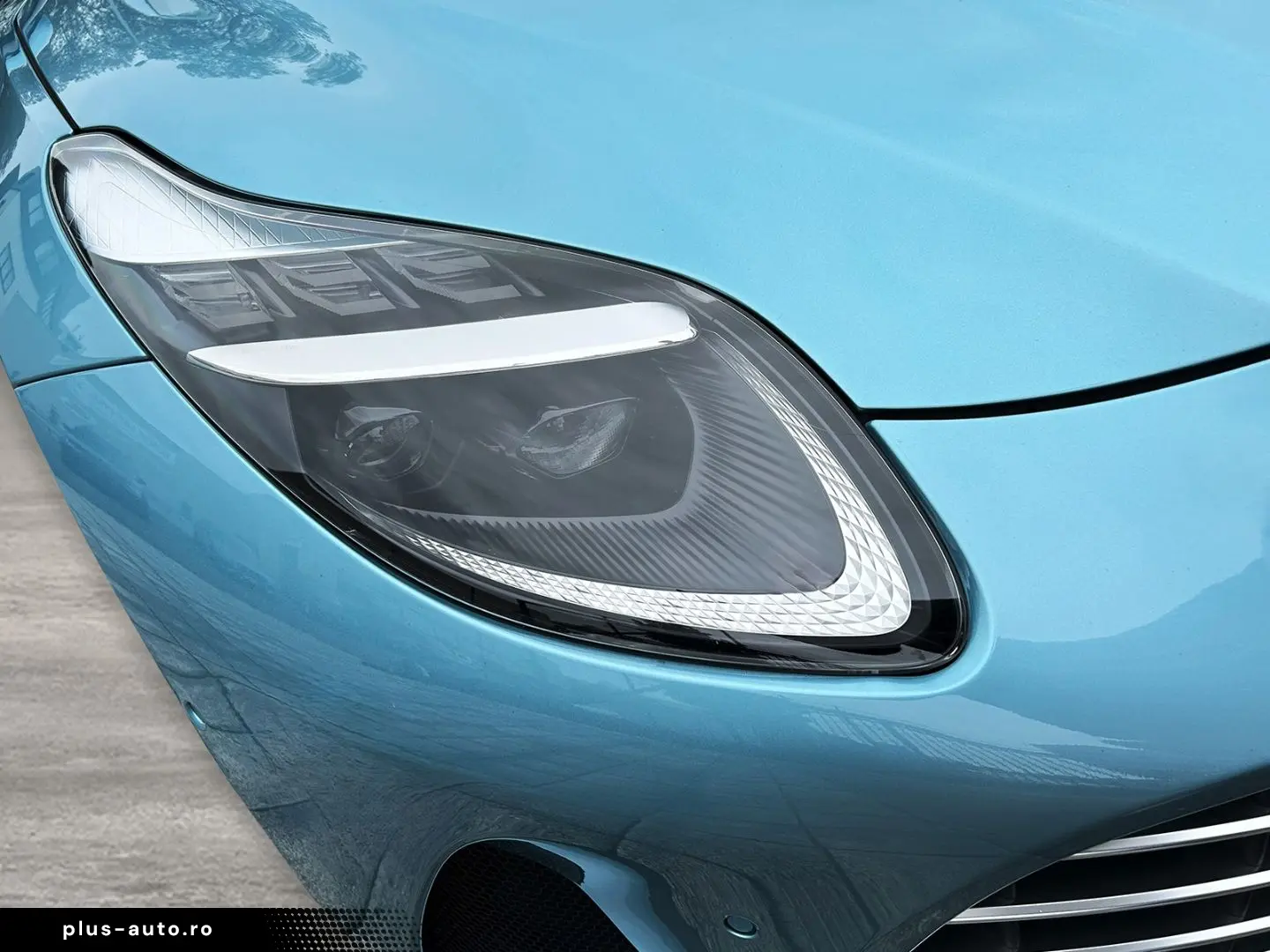 ASTON MARTIN DB12 Volante Carribean Blue Pearl Carbonbremse