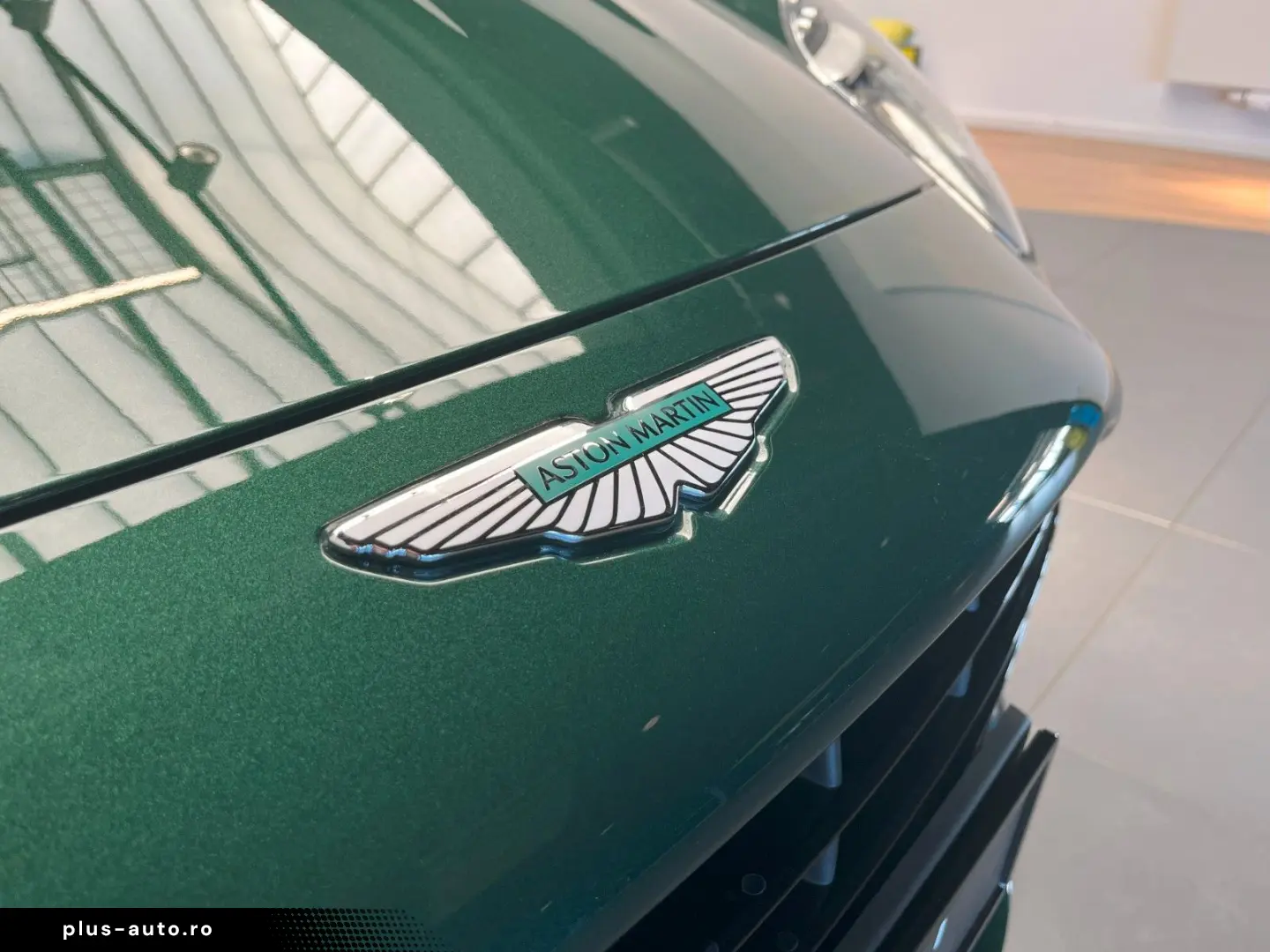 ASTON MARTIN DB12 Volante - Carbon - B&W