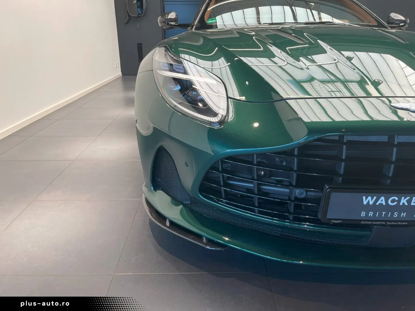 ASTON MARTIN DB12 Volante - Carbon - B&W