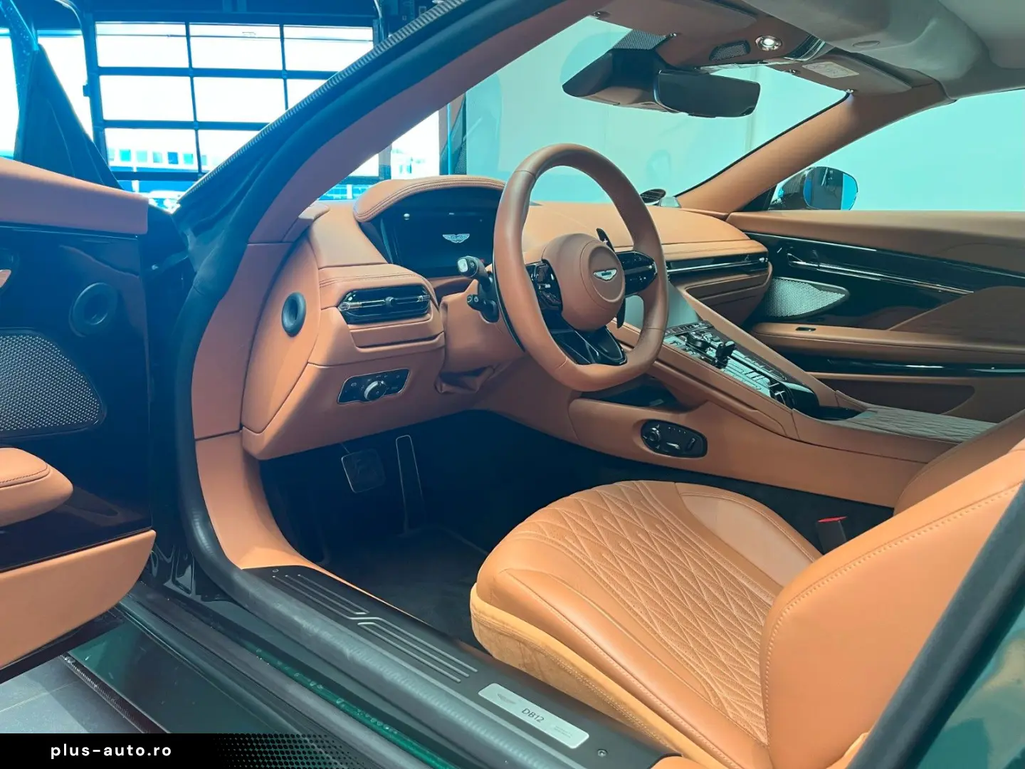 ASTON MARTIN DB12 Volante - Carbon - B&W