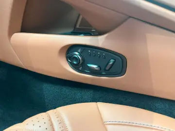 ASTON MARTIN DB12 Volante - Carbon - B&W