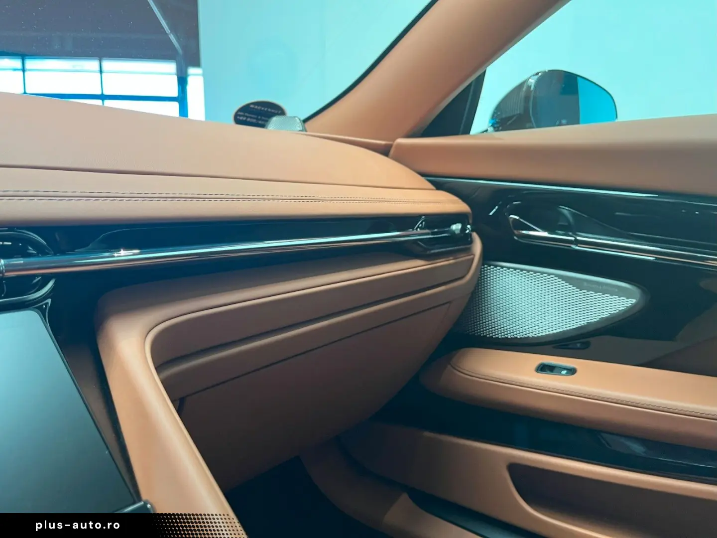 ASTON MARTIN DB12 Volante - Carbon - B&W