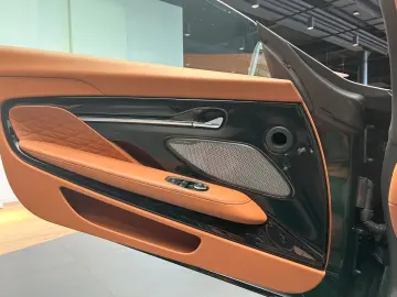 ASTON MARTIN DB12 Volante - Carbon - B&W