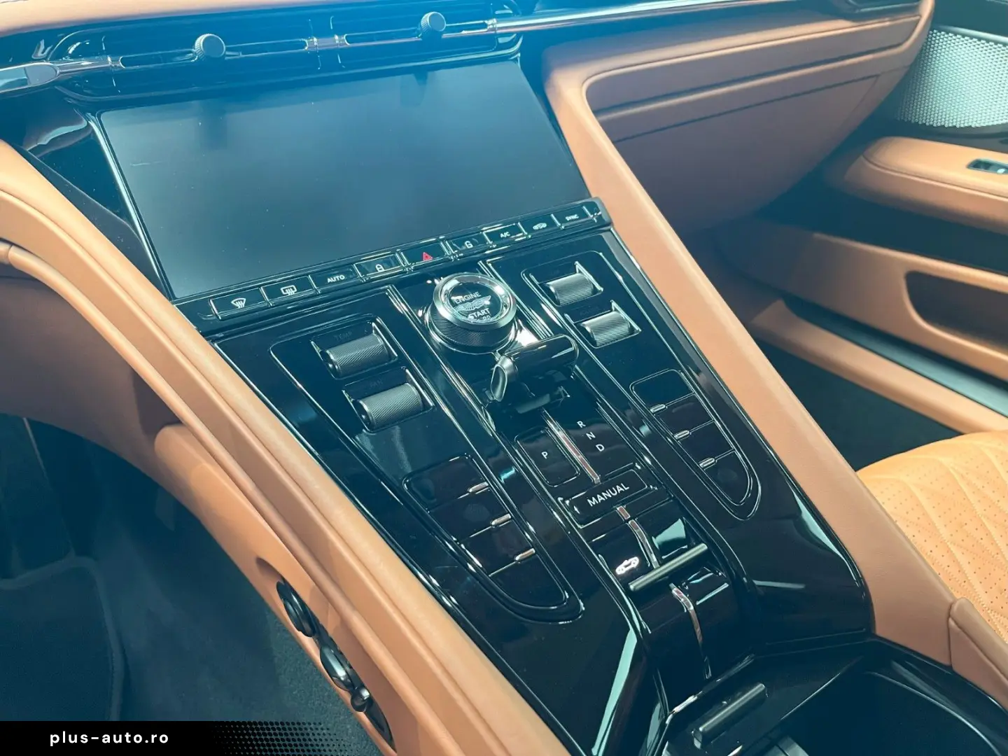 ASTON MARTIN DB12 Volante - Carbon - B&W