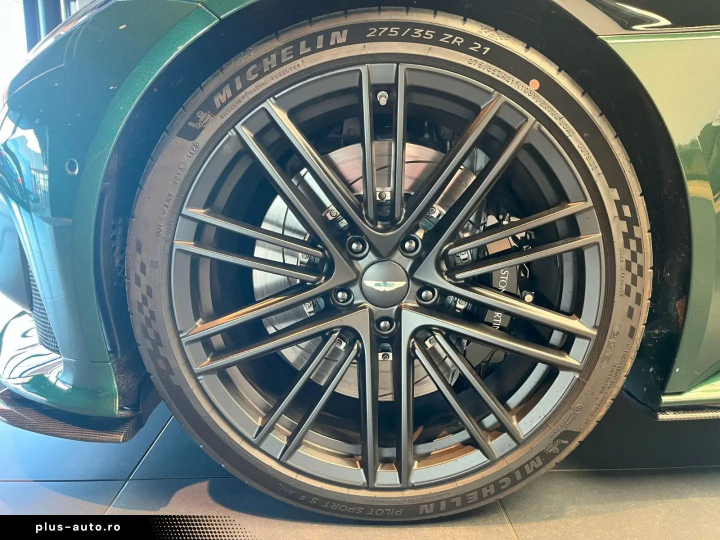 ASTON MARTIN DB12 Volante - Carbon - B&W